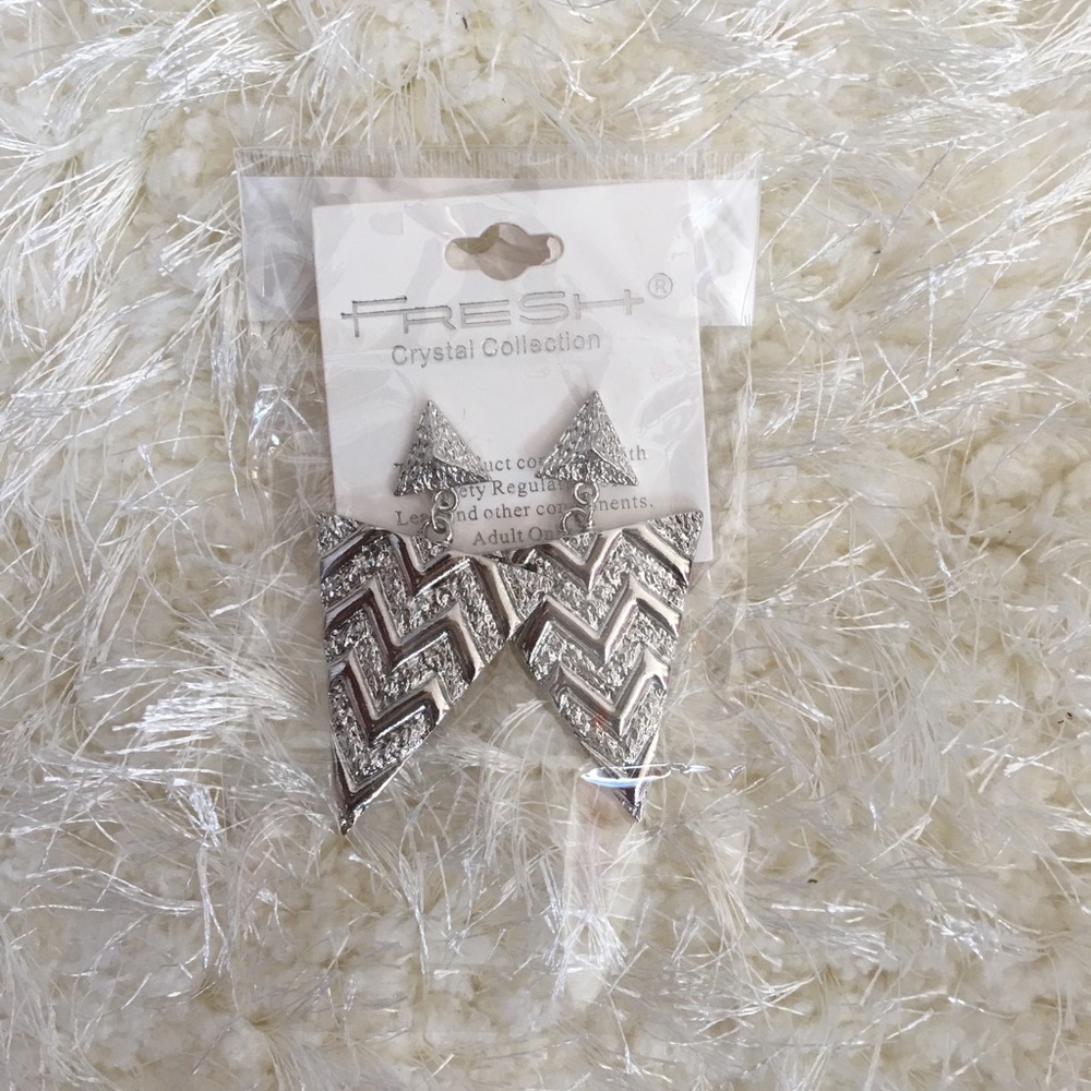 Beautiful earrings color silver
